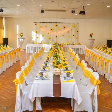 Hotel Magistern Konferencia Es Wellnesshotel Siófok Zewnętrze zdjęcie