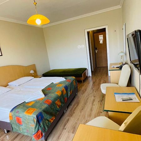 Hotel Magistern Konferencia Es Wellnesshotel Siófok Zewnętrze zdjęcie