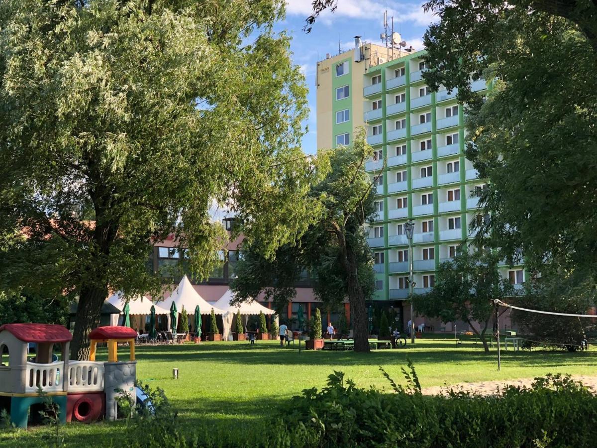 Hotel Magistern Konferencia Es Wellnesshotel Siófok Zewnętrze zdjęcie