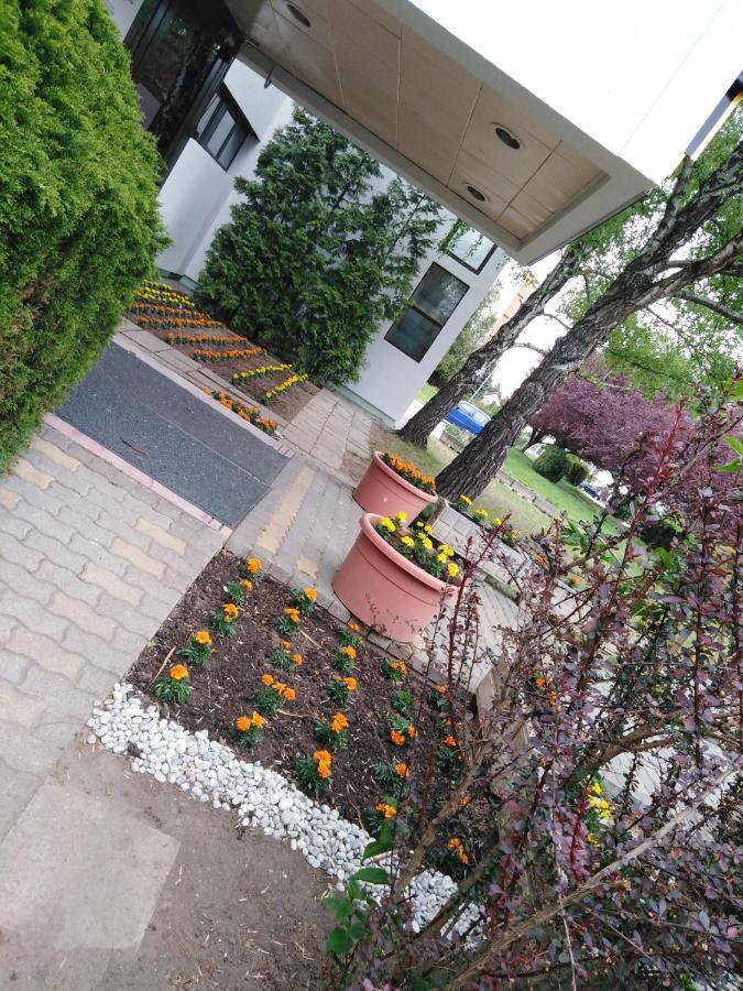 Hotel Magistern Konferencia Es Wellnesshotel Siófok Zewnętrze zdjęcie