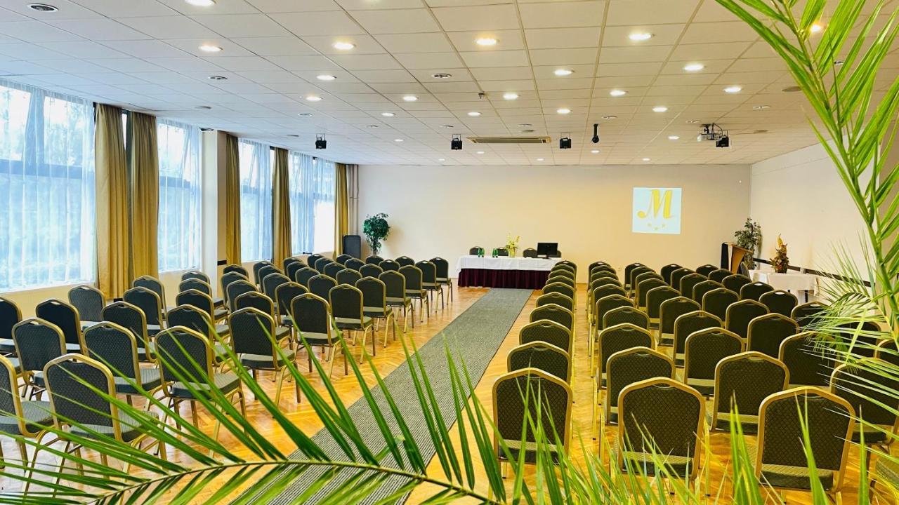 Hotel Magistern Konferencia Es Wellnesshotel Siófok Zewnętrze zdjęcie