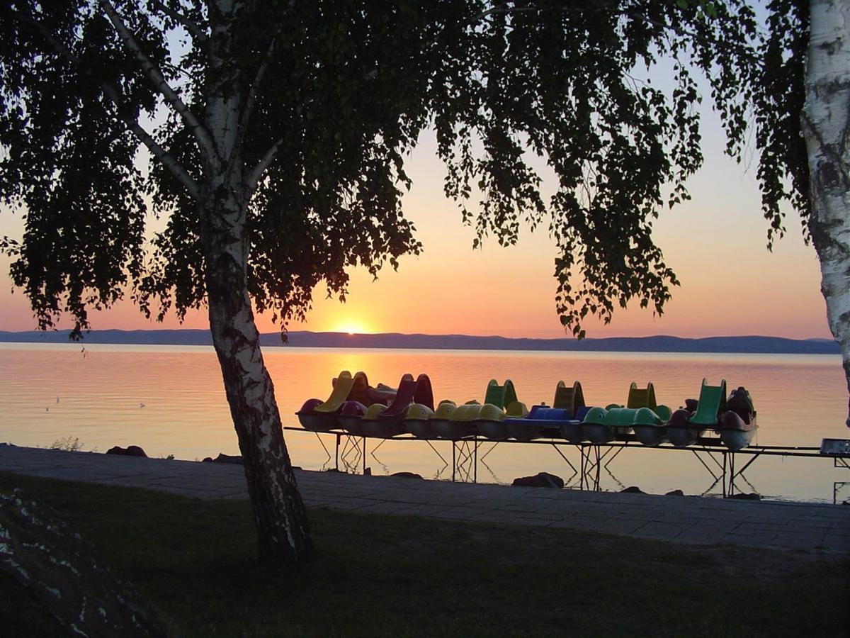 Hotel Magistern Konferencia Es Wellnesshotel Siófok Zewnętrze zdjęcie