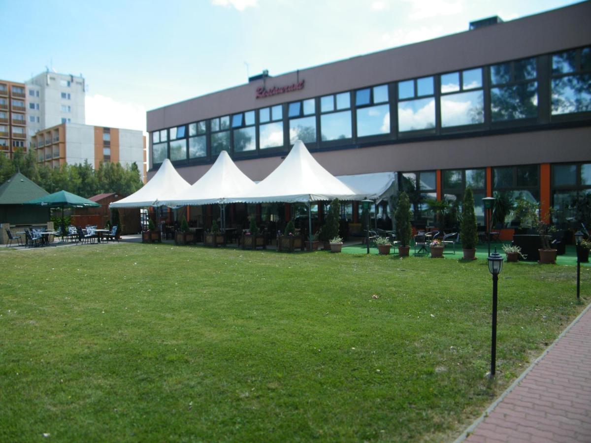 Hotel Magistern Konferencia Es Wellnesshotel Siófok Zewnętrze zdjęcie