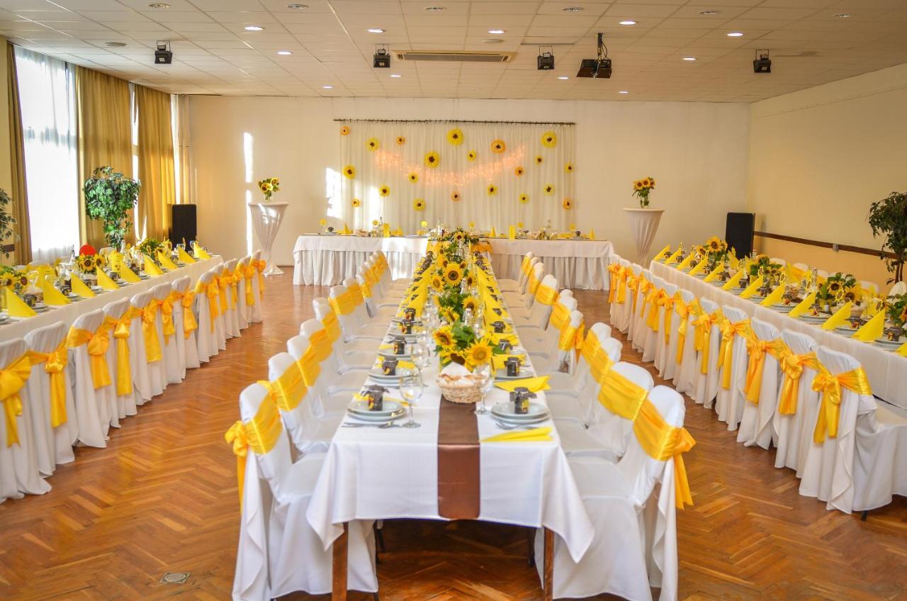 Hotel Magistern Konferencia Es Wellnesshotel Siófok Zewnętrze zdjęcie