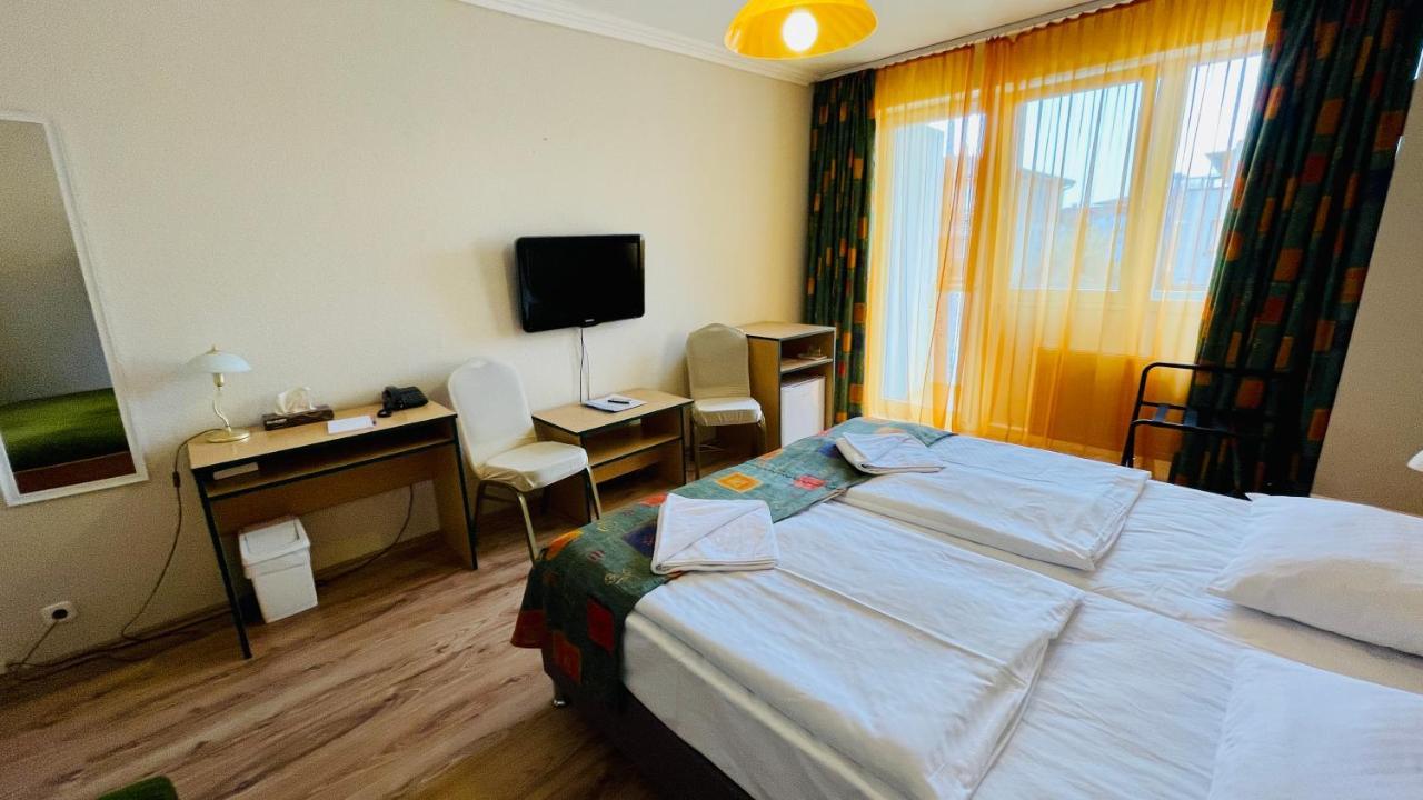 Hotel Magistern Konferencia Es Wellnesshotel Siófok Zewnętrze zdjęcie